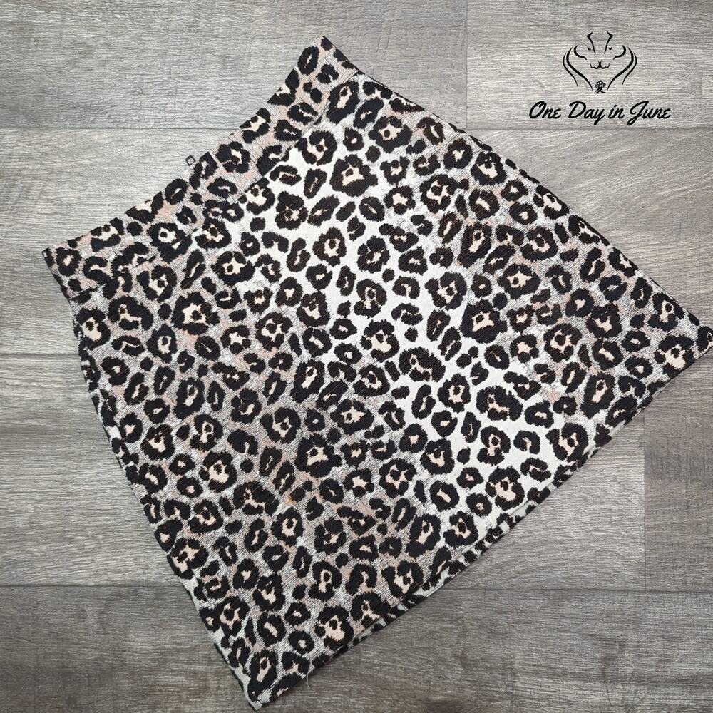 Topshop Textured Leopard Mini Skirt Size 2